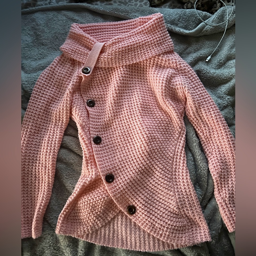 Pink button knitted sweater